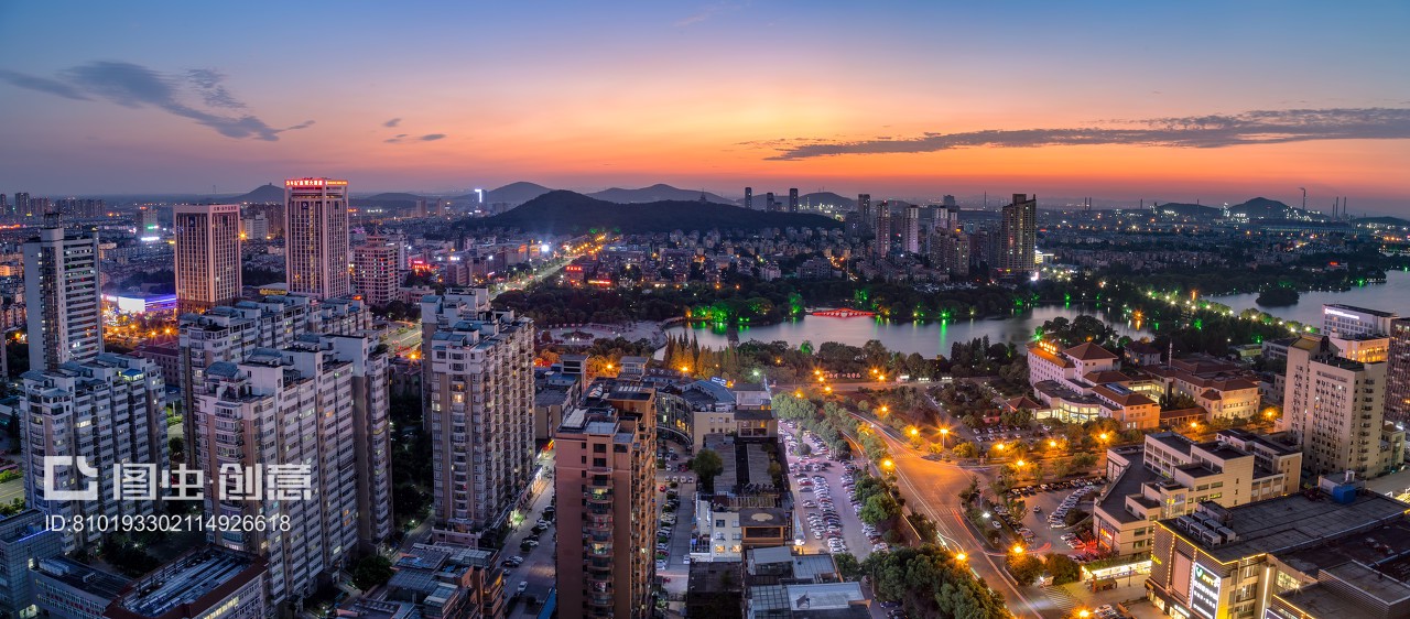 2018年安徽省马鞍山市夏季火烧云城市风光全景