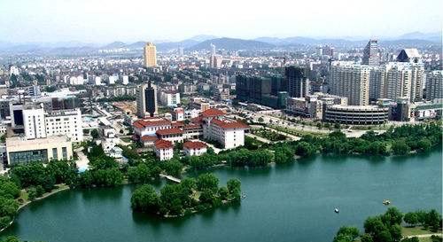 马鞍山一医院的二期工程正在开建,将新增床位890张,工期仅2年